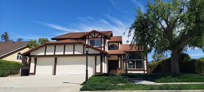 Building Photo - 748 Azure Hills Dr