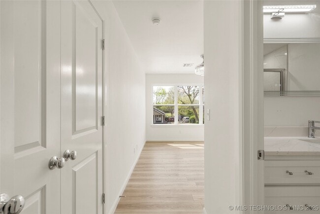 Building Photo - 105 N Atlanta St