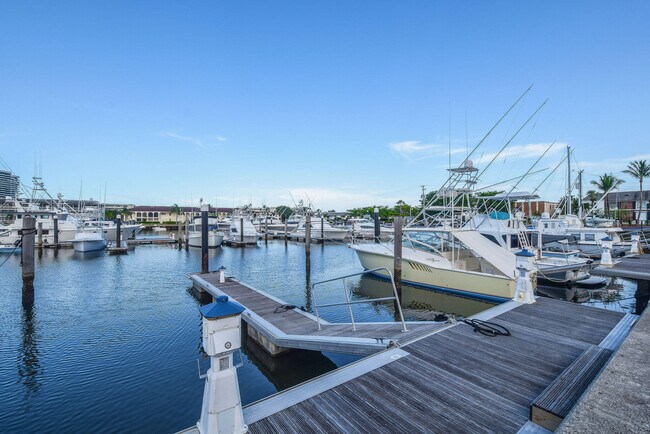 Building Photo - 200 Intracoastal Pl