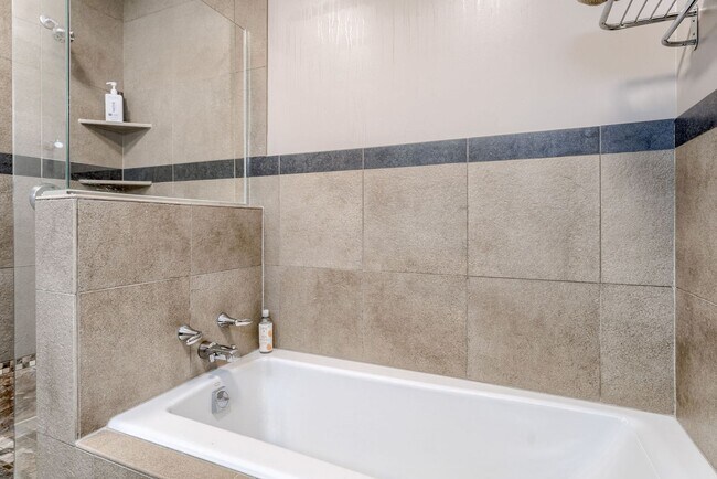 Building Photo - Prime Downtown 2-Bedroom Condo Steps from the Old Market!!