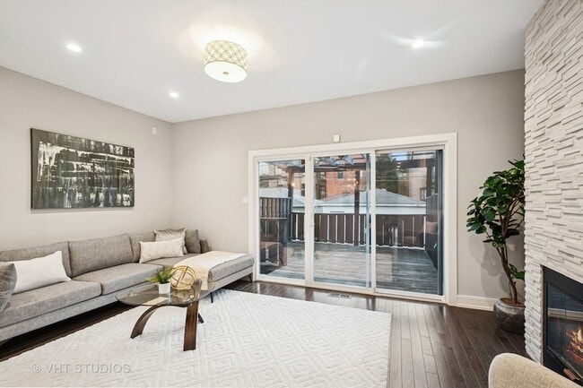 Building Photo - 3125 S Giles Ave