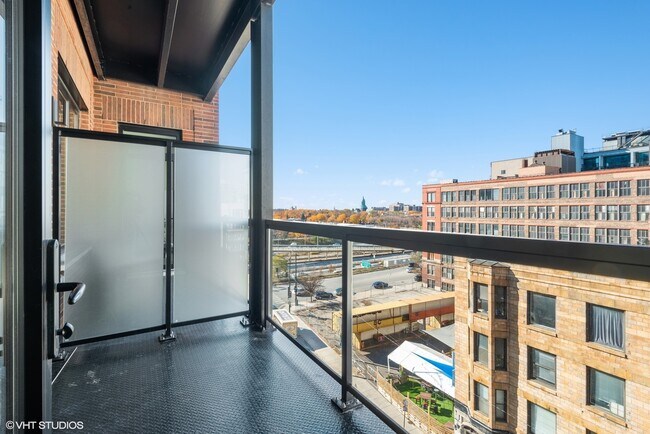 Building Photo - 323 S Racine Ave
