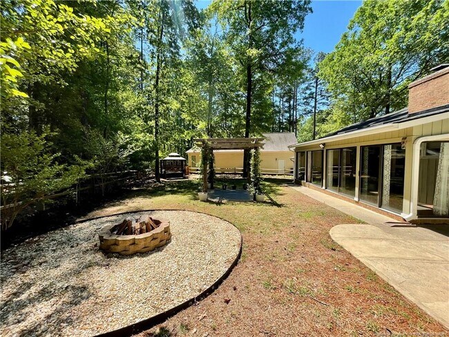 Building Photo - 1710 Chateau Cir