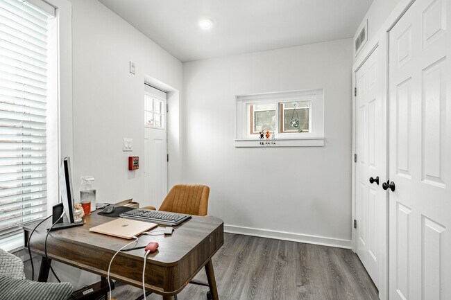 Building Photo - 324-326 Darby Rd-1R