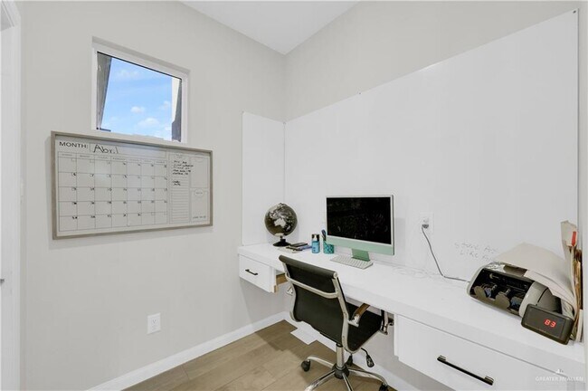 Building Photo - 20 Yarrow St