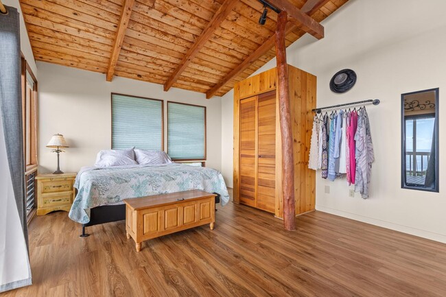 Building Photo - Captain Cook Home – 3 Bed, 2 Bath + Bonus Room! Fully Furnished with Solar Power