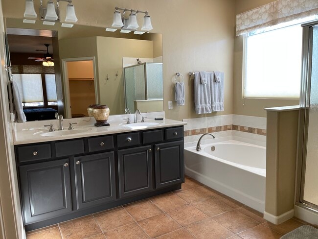 Building Photo - 5138 W Desert Eagle Cir