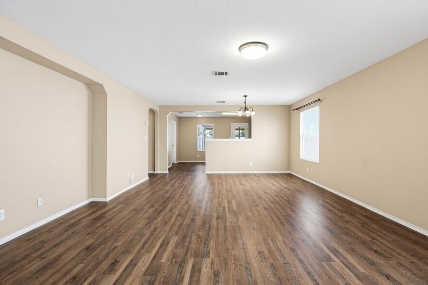 Building Photo - 3935 Regal Rose