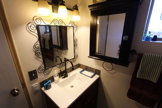 Building Photo - Furnished Single-Level Home in Lower Greenlaw