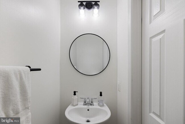 Building Photo - 7207 Barrberry Ln