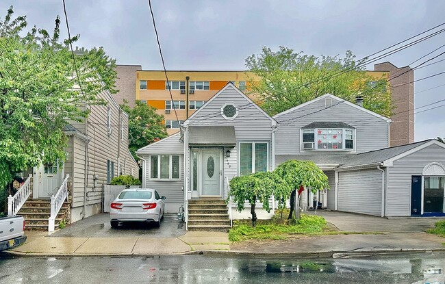 Primary Photo - 760 6th St
