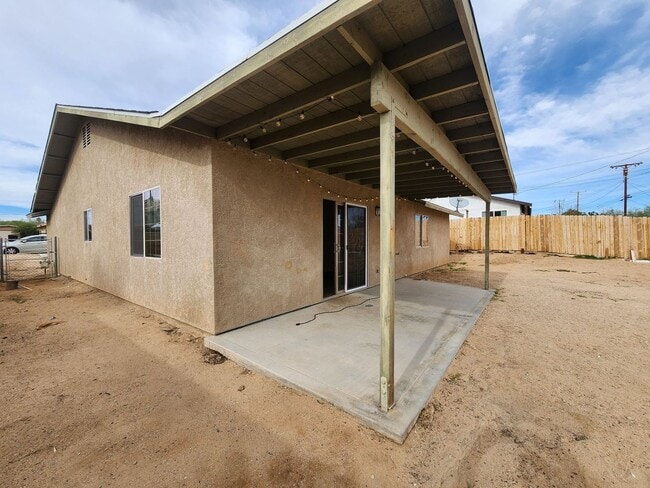 Building Photo - Nice 3 bedroom 2 bath