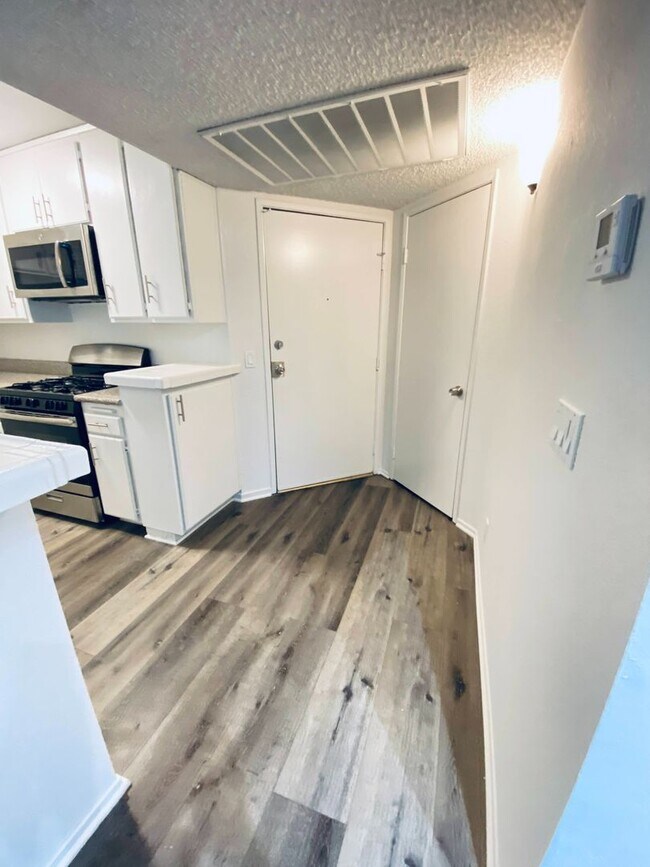 Interior Photo - 5050 Klump Ave