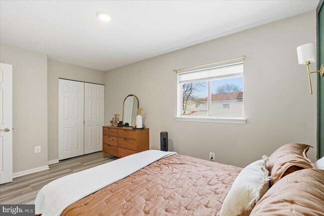 Building Photo - 3053 Heathcote Rd