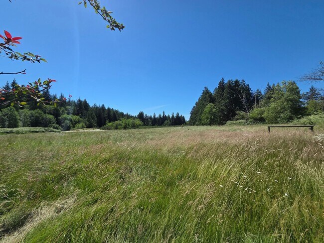 Building Photo - Port Ludlow Farmhouse for Rent, Freshly Updated and Available Now!