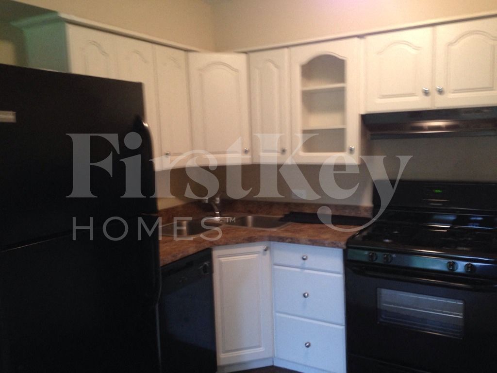 Building Photo - 817 Rose Ln