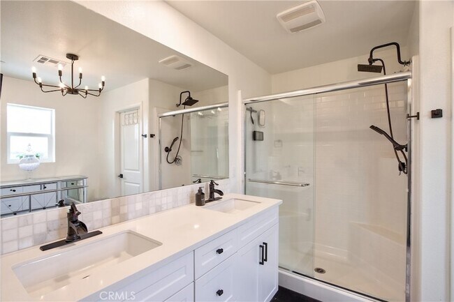 Building Photo - 33063 Table Rock Dr