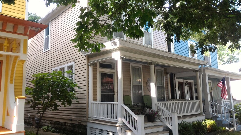 Building Photo - 1219 W Washington Blvd