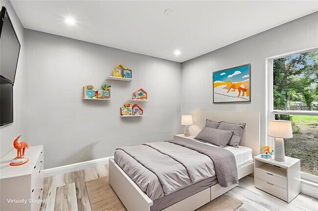 Building Photo - 6005 Lakeside Dr