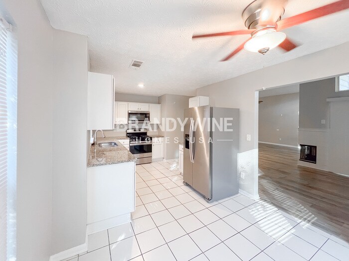 Building Photo - 4400 Westchester Ct