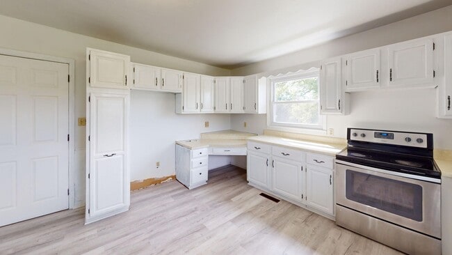 Building Photo - 3 bed/2 bath in country- Plymouth Schools