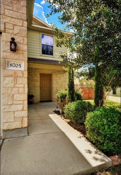 Building Photo - 8705 Davis Oaks Trail