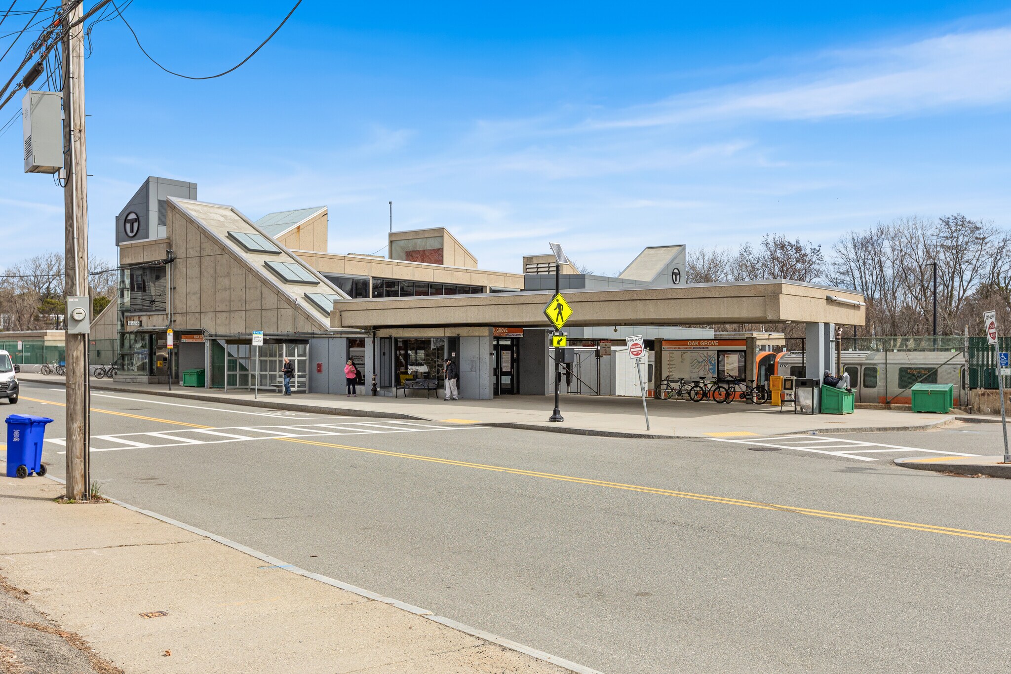 Building Photo - 1 Oak Grove Ct