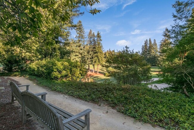 Building Photo - 1202 Sharon Park Dr