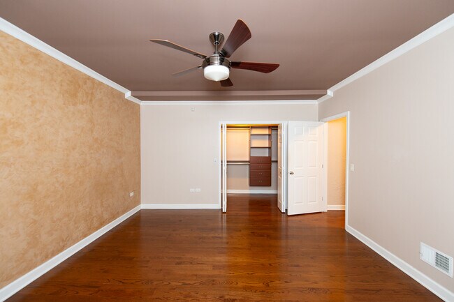 Building Photo - 2612 W Diversey Ave
