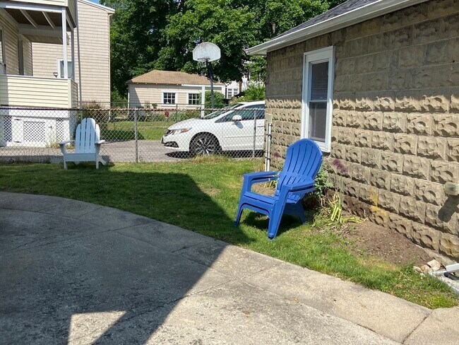 Building Photo - 39 Davis Rd