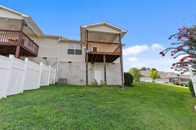 Building Photo - 2 Bedroom, 2 Bath Townhouse for Rent in Kn...