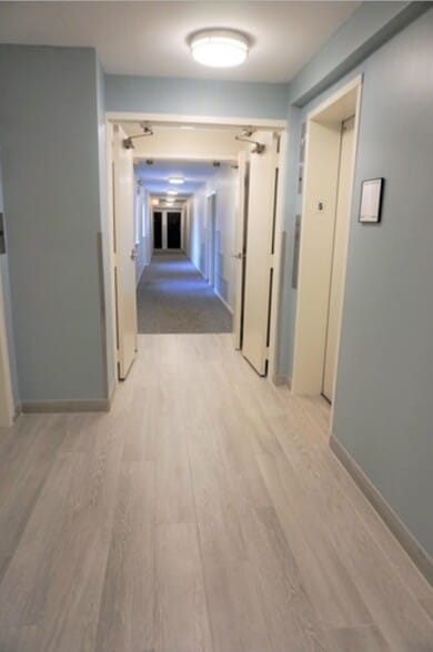 Hallway - 515 W Wrightwood Ave