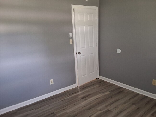 Building Photo - CHARMING 3 BED, 1 BATH HOUSE LOCATED IN ELIZABETHTOWN, KY