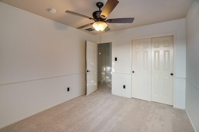 Building Photo - 1206 Hensley Dr