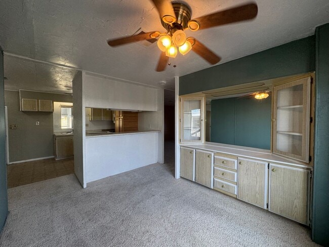 Building Photo - Spacious Rental in Bullhead City