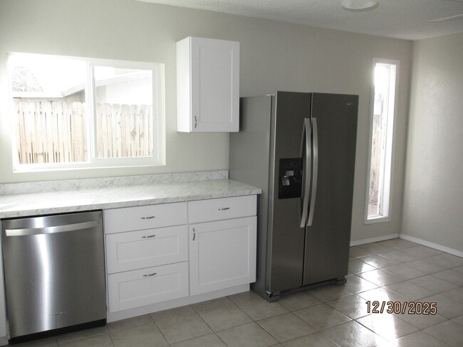 Building Photo - 13104 Oriente Ave NE