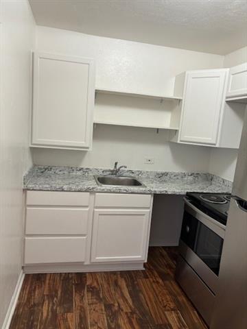 Building Photo - 3200 Lake Como Dr