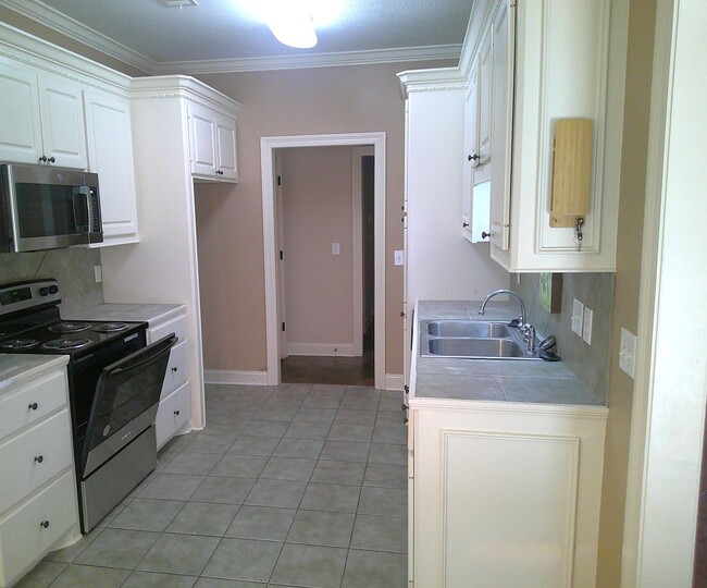 Building Photo - 141 Creekside Dr