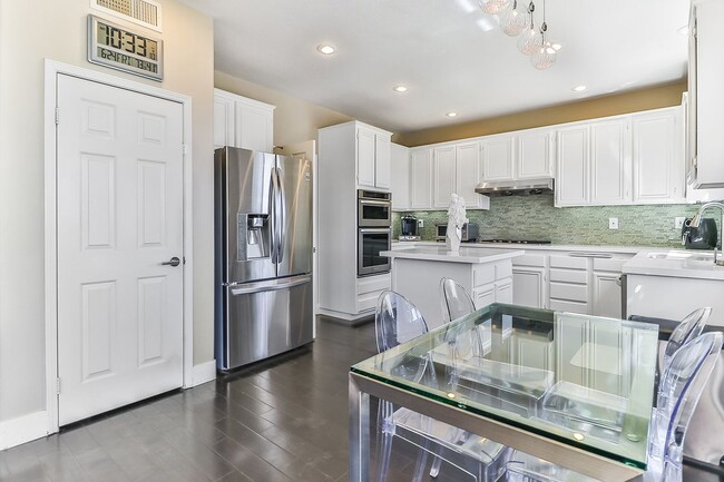 Building Photo - 1385 Sapphire Dragon St