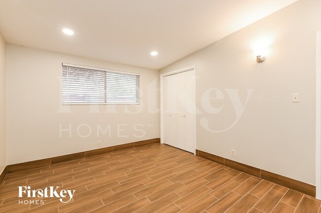 Building Photo - 8940 E Pine Valley Dr