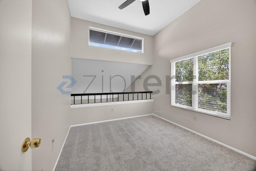 Building Photo - 1665 Hawk Ridge Pl