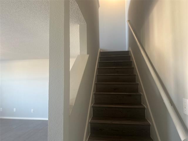 Building Photo - 1744 Hickory Creek Ln