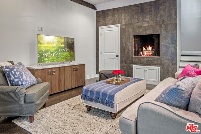 Building Photo - 4537 Agnes Ave