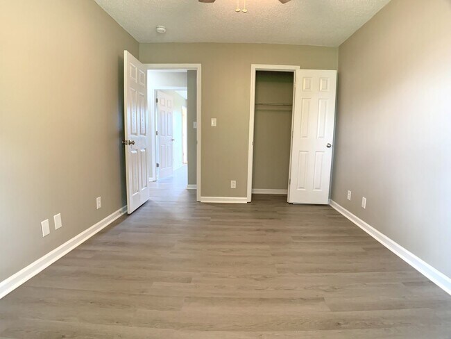 Building Photo - 1125 Lamont Ct