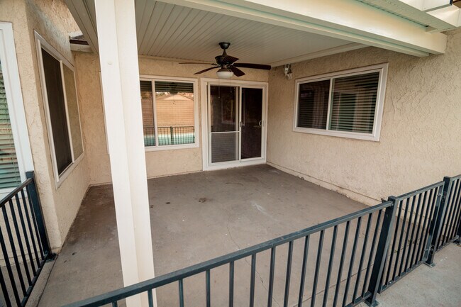 Building Photo - Spacious 4 Bed / 2 Bath Pool Home in Prime Corona Location!