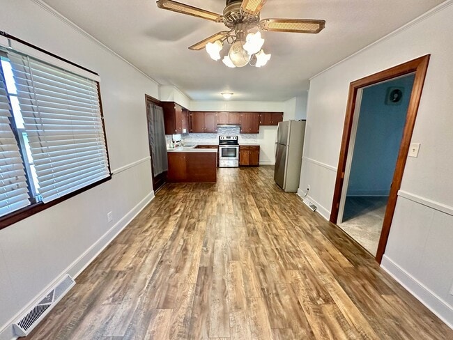 Building Photo - 4065 Pinehurst Dr