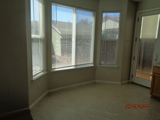 Building Photo - 1205 Valley Glen Dr