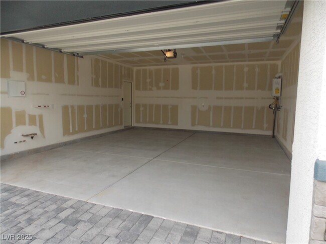 Building Photo - 565 Ruby Robin Ave