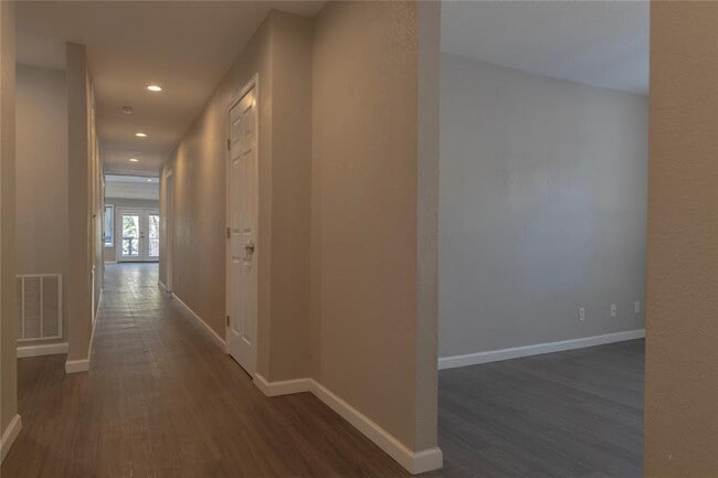 Building Photo - 120 Erskine Ferry Rd