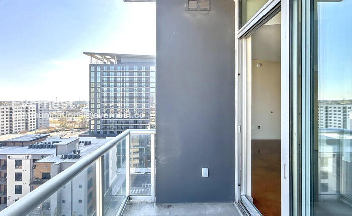 Building Photo - 600 12th Ave S